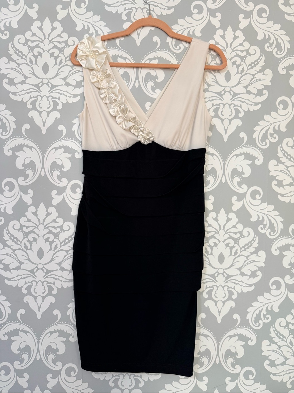 💫4/$25 • Connected Ivory and Black V-Neck Appliqué Midi Dress